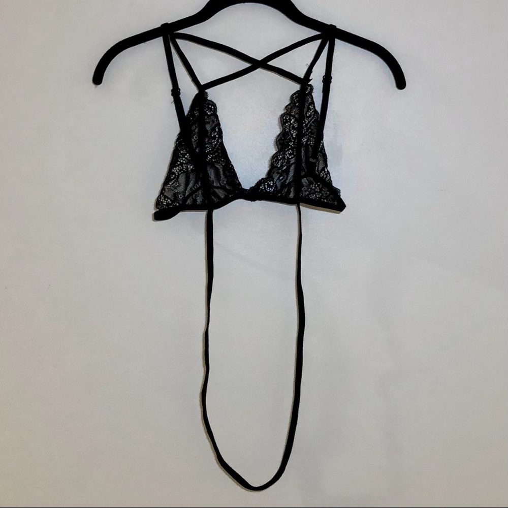 black cross strap bra